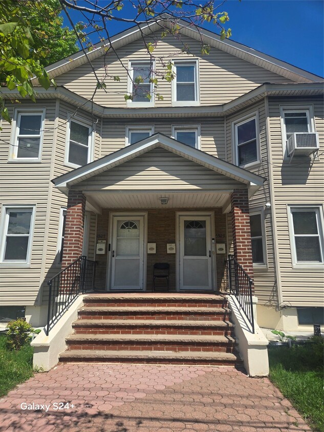 Building Photo - 45-27 Clearview Expy