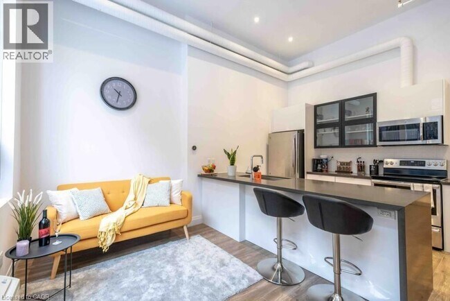 Building Photo - 220 Dundurn St S