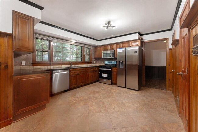 Building Photo - 3757 Peachtree Dunwoody Rd