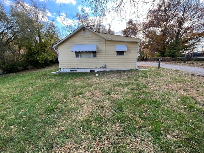 Foto del edificio - Renovated 3 bedroom 1 Bath with Detached G...