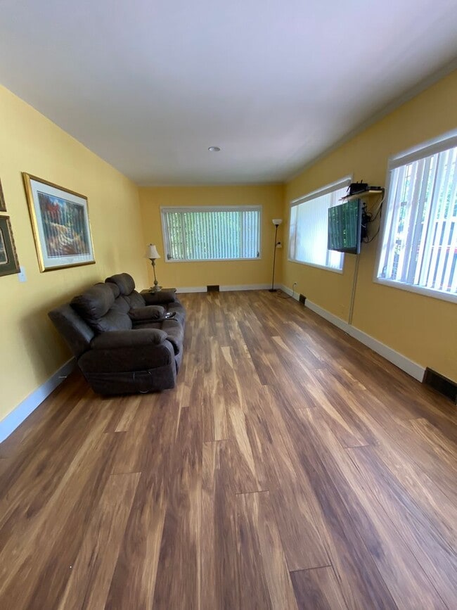 Photo - 1/1 recently refurbished apartment