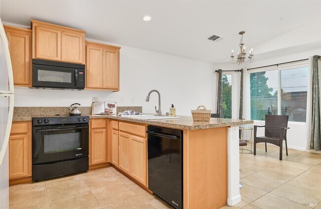 Foto del edificio - 504 Silver Ridge Dr