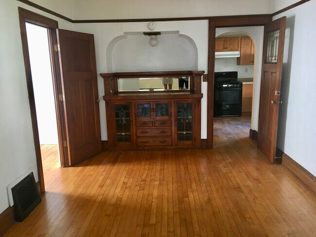 Comedor - 910 E Meinecke Ave