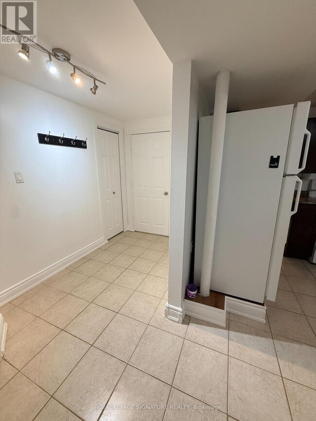 Building Photo - 6359 Plowmans Heath