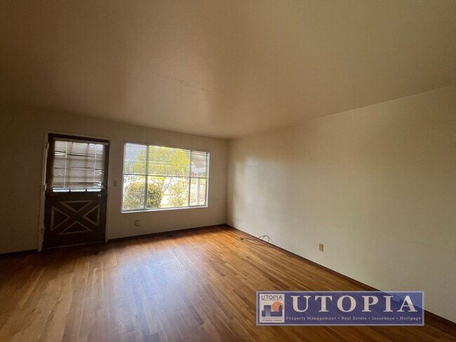 Foto del edificio - 2 Bed 1 Bath Single Family Home Right Next...