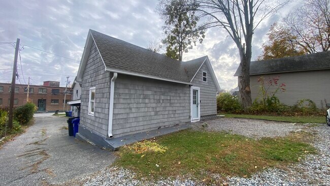 Foto del edificio - 66 New Litchfield St