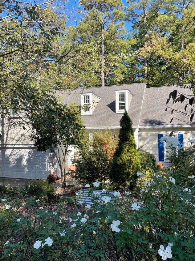 Primary Photo - 106 Swiss Stone Ct