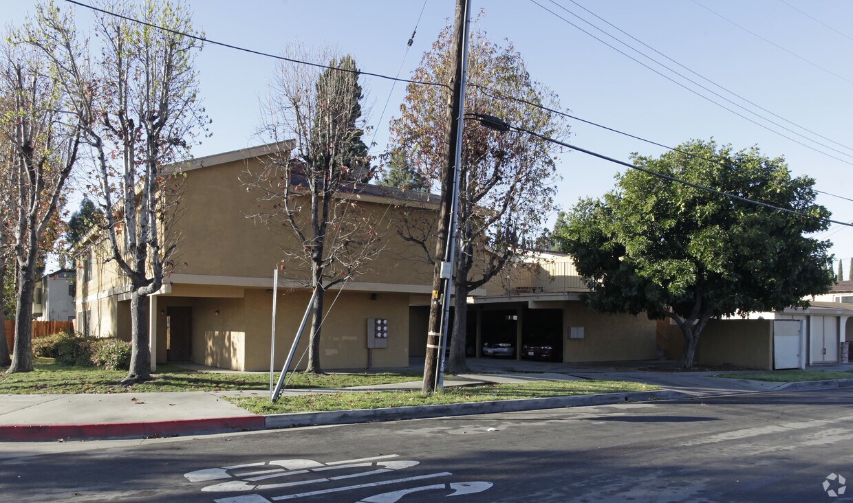 Building Photo - 1501 S Gilbert St