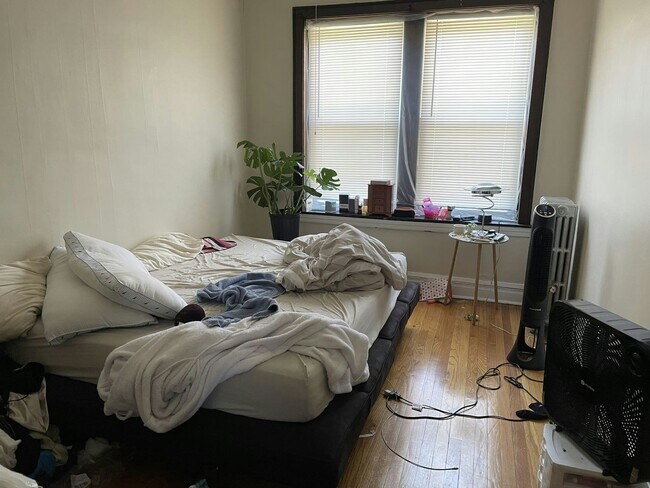 Foto del edificio - 4826 W Addison St