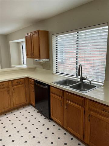 Building Photo - 1402 Sheppard Ln