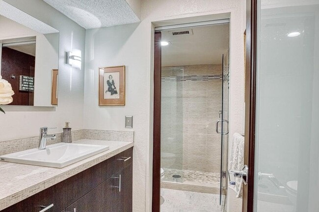 Building Photo - 1655 E Palm Canyon Dr