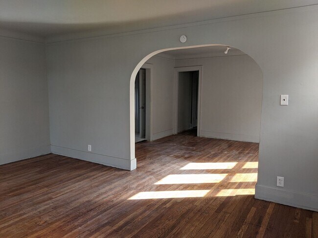 Building Photo - 3500 BEDFORD