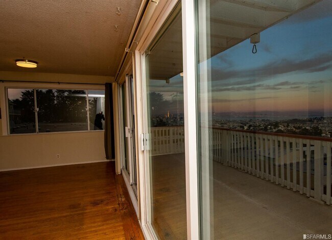 Foto del edificio - 477 Burnett Ave