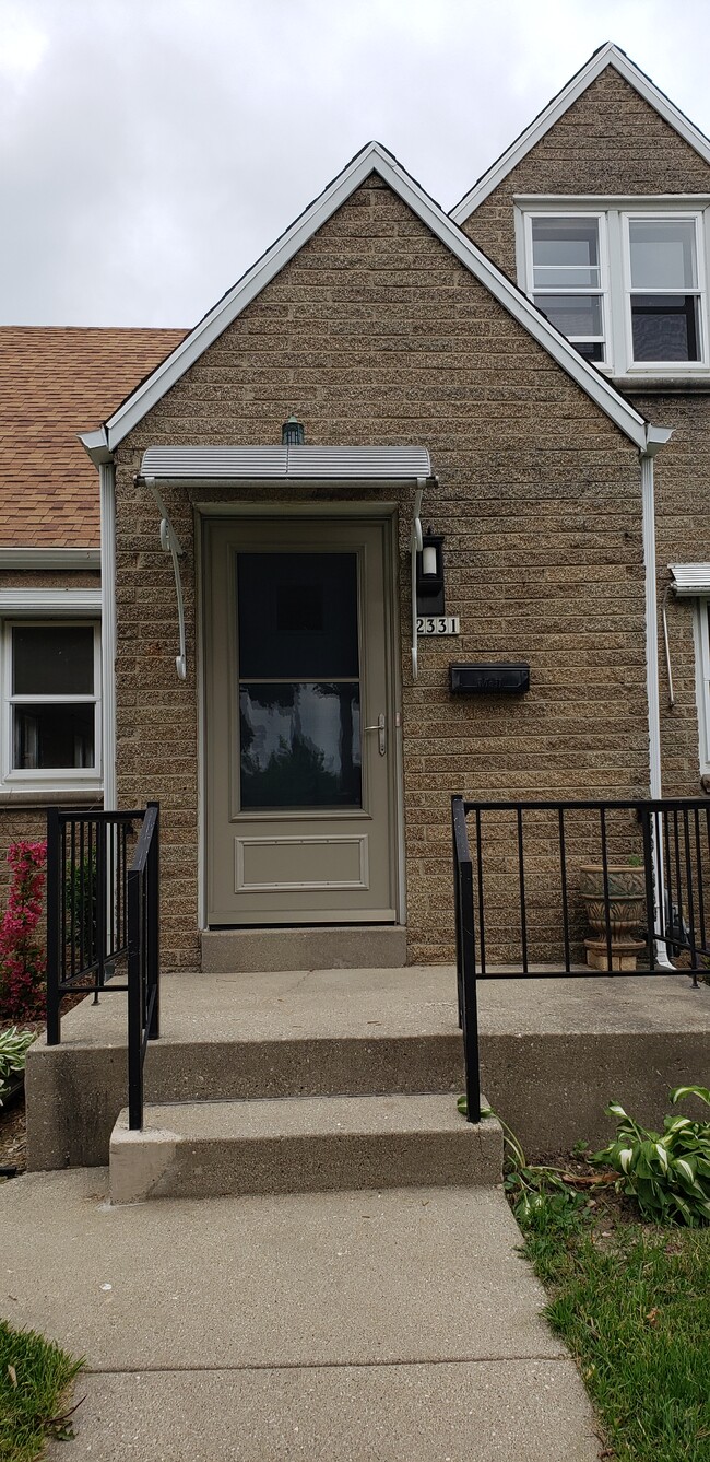 Front Porch - 2331 S 59th St