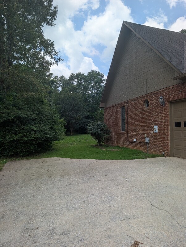 Foto del edificio - 1009 Saddlecreek Pkwy