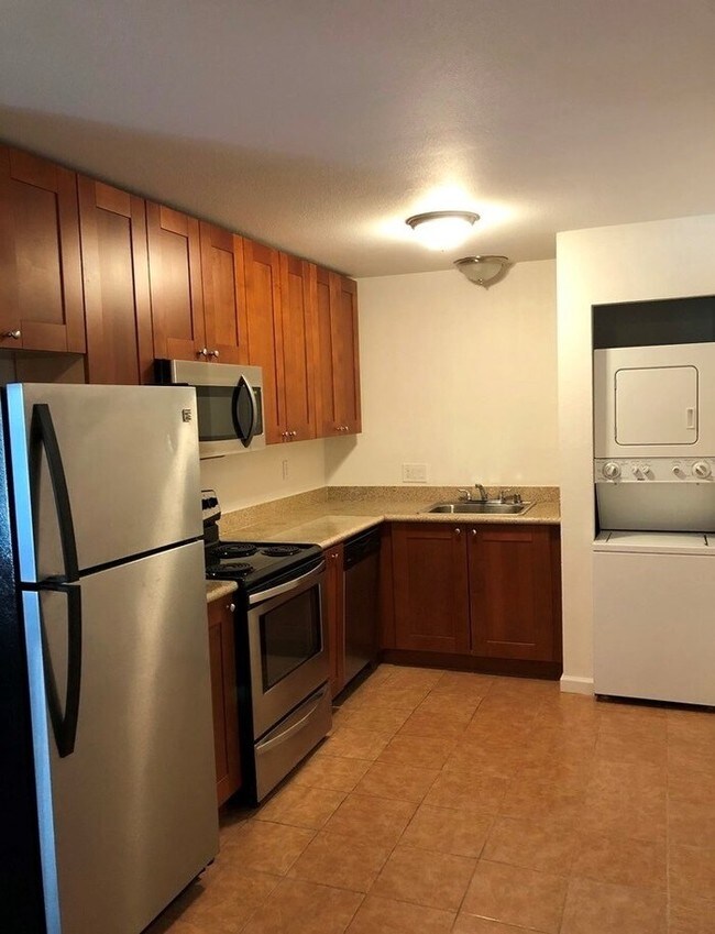 Building Photo - 820 Casanova Ave