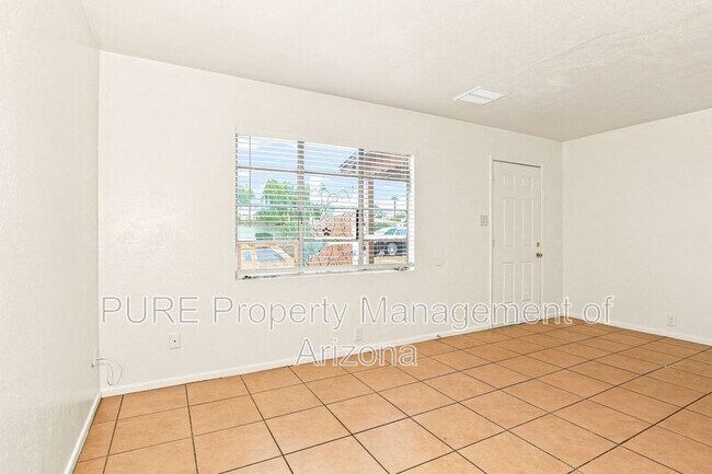 Building Photo - 1251 E Rose Ln