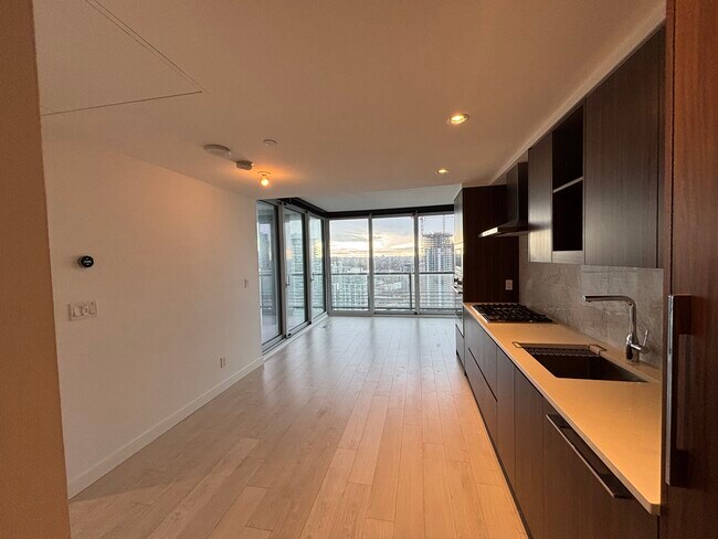 Photo du bâtiment - 2611-4720 Lougheed Highway