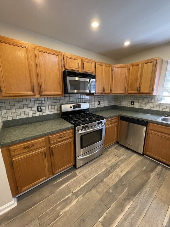 Building Photo - 1412 E Upland Dr