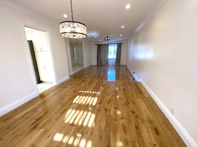 dining room to living room - 4200 Dogwood Ave