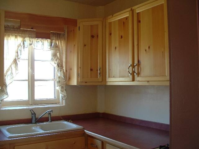 Interior - 122 E 1st St