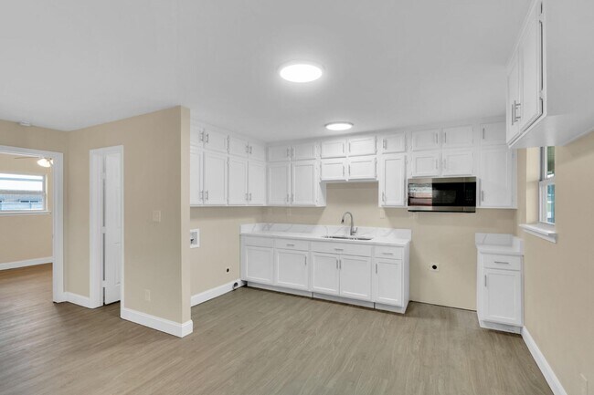 Building Photo - 701 George Hopper Rd