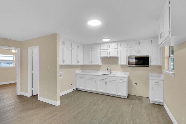 Foto del edificio - 701 George Hopper Rd