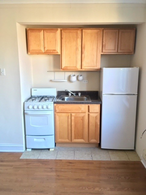 Building Photo - 4546 N Damen Ave