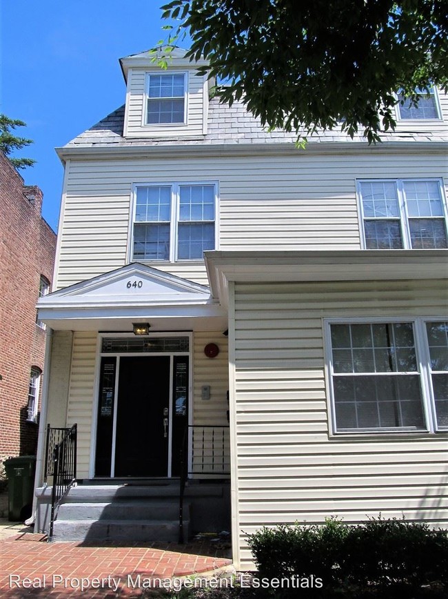 Building Photo - 640 E 33rd St