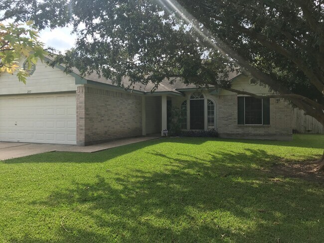 Building Photo - Kyle: Steeple Chase Subdv; 4 BD 2 BA House...