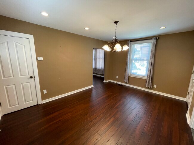 Dining Room - 401 Clarence St