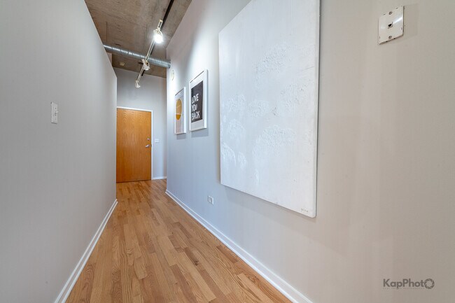 Foto del edificio - 933 W Van Buren St