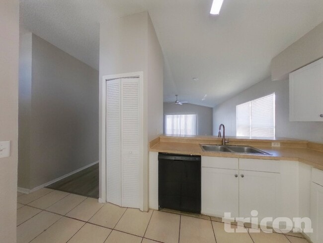 Building Photo - 2680 Chatham Cir