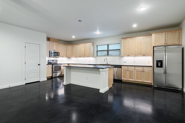 Foto del edificio - * MOVE IN SUMMER 6/19/2027 * 5 Bed 5.5 Bat...