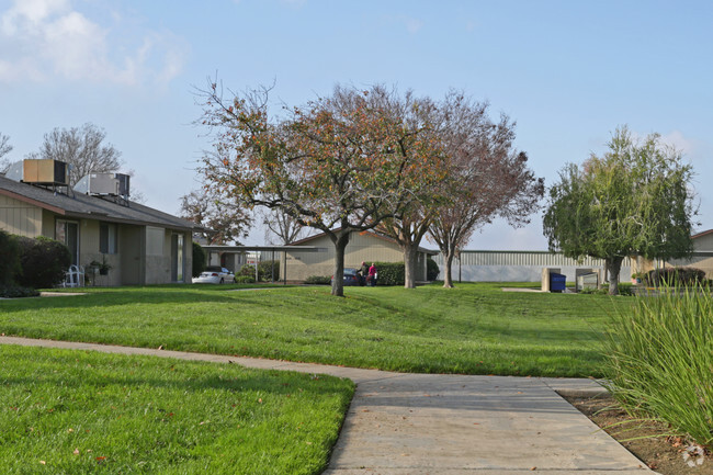 Building Photo - Lindsay Senior Villa