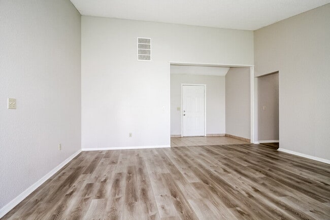 Building Photo - 1353 Oswego Dr