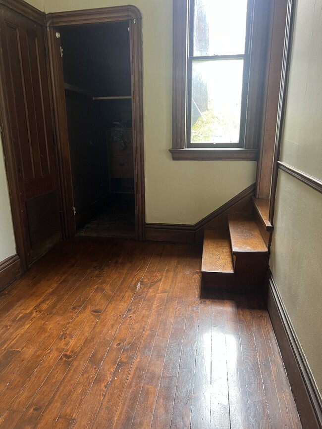 Building Photo - 118 E Chemung Pl