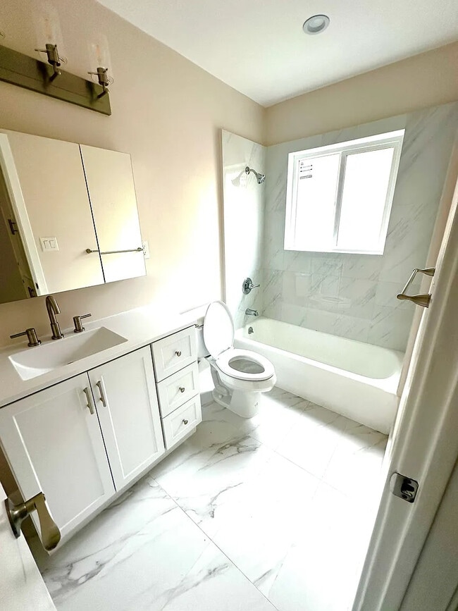 Foto del edificio - The Beautiful is in the Heart of BurBank