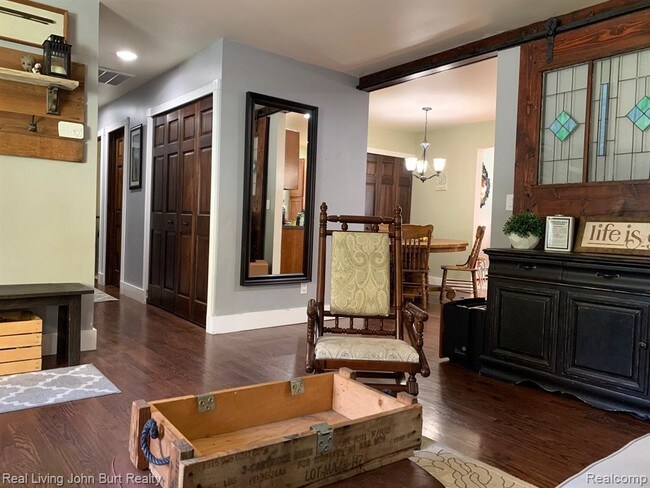 Foto del edificio - 130 Detroit Blvd S