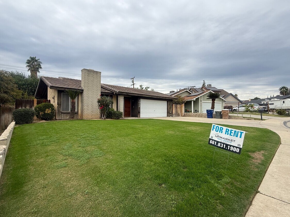 Primary Photo - Spacious 4-Bedroom Home in Northeast Baker...