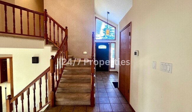 Building Photo - 4BD I 3BA - Gresham Home!