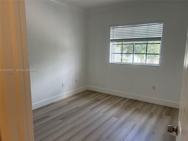 Foto del edificio - 372 NE 26th Pl