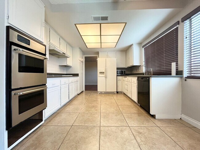 Foto del edificio - 4406 Flowerdale Ct