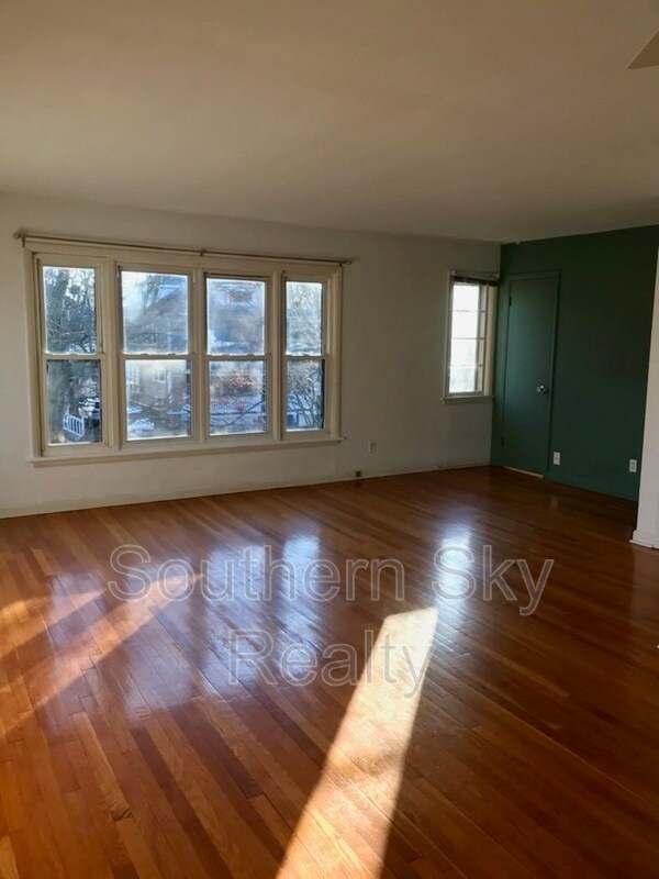 Foto del edificio - 873 Elmore Ave