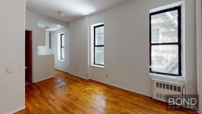 Building Photo - 425 E 65th St