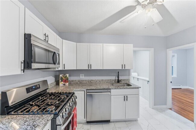 Foto del edificio - 108 Waterman Ave