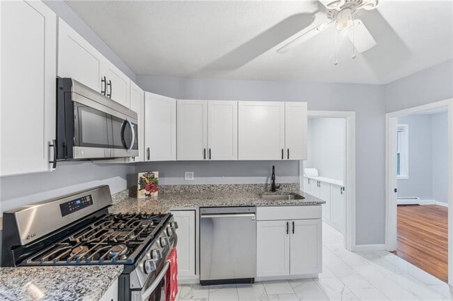 Building Photo - 108 Waterman Ave