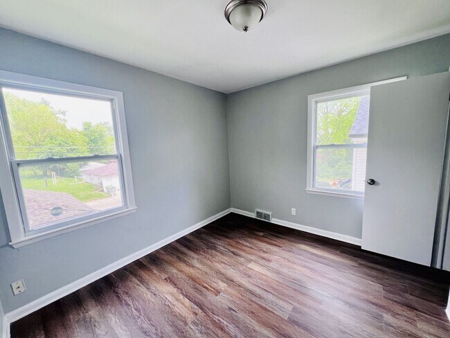 Foto del edificio - 6624-6626 W Carmen Ave (Duplex)