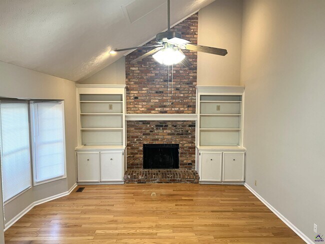 Foto del edificio - 122 N Springs Ct