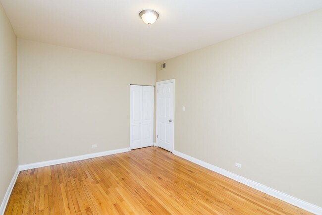 Foto del edificio - 4439 W Fullerton Ave